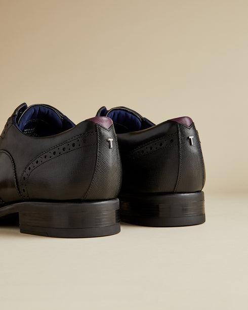 <P>E Shoe</P>